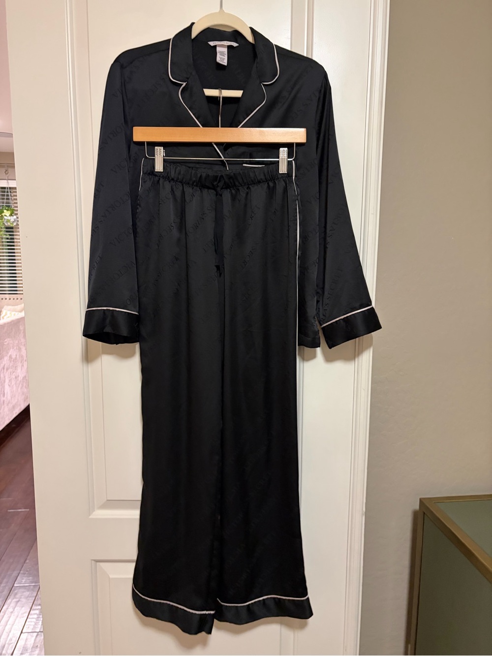 🖤✨Victoria's Secret Black Satin Logo Long Pajama Set White Trim🌙🖤